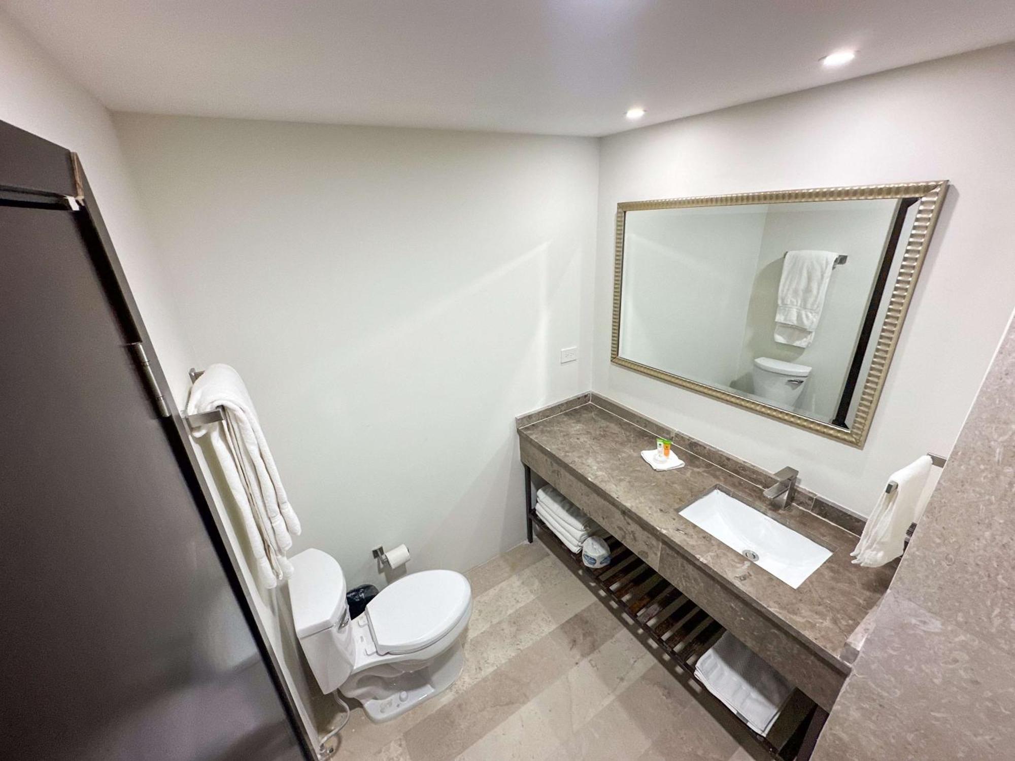 Best Western Plus Sacramento Чиуауа Екстериор снимка