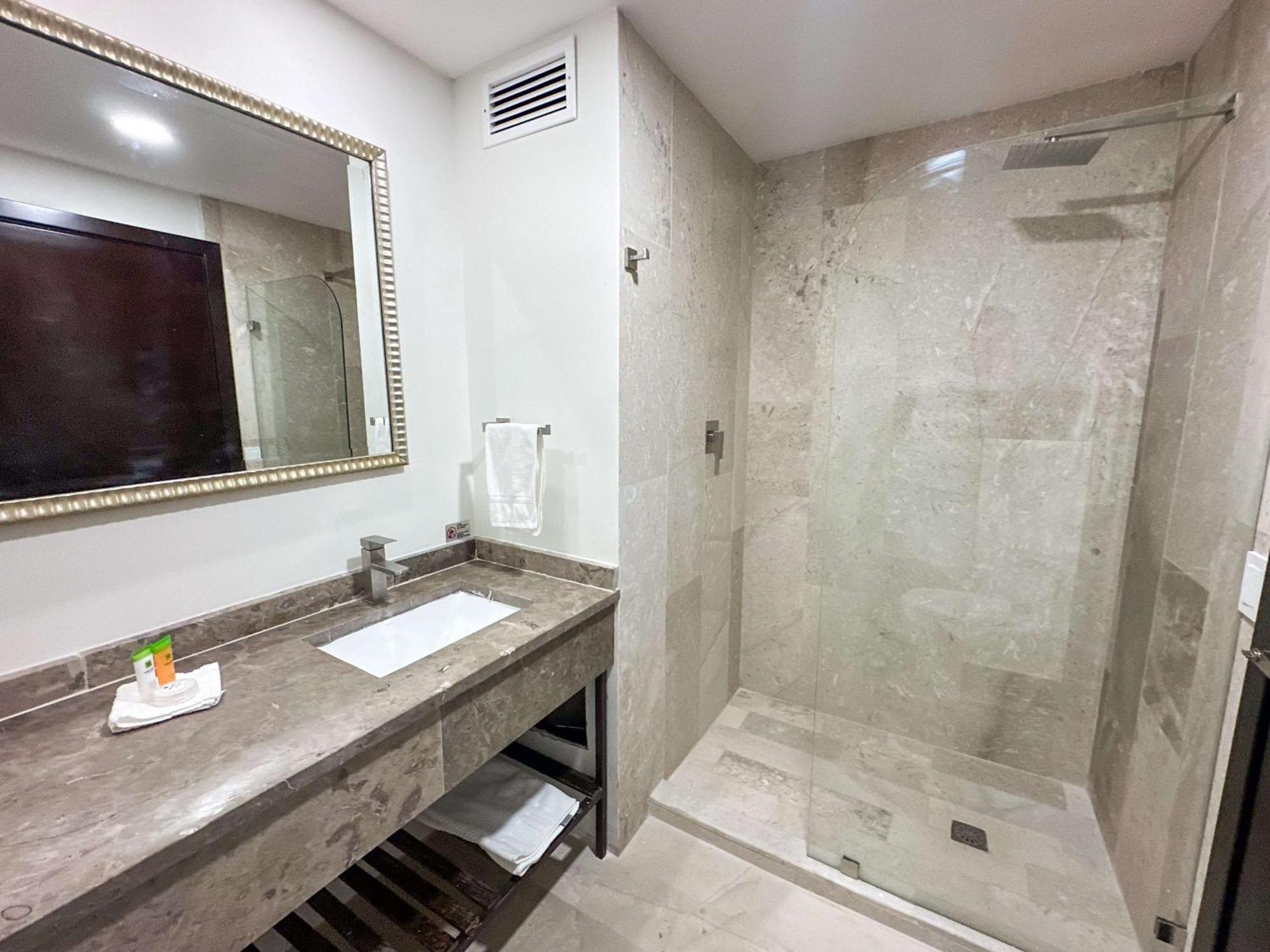 Best Western Plus Sacramento Чиуауа Екстериор снимка